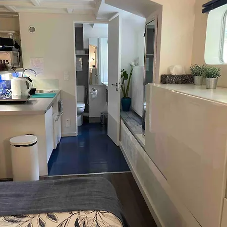 Charming On House Boat ヌイイ＝シュル＝セーヌ