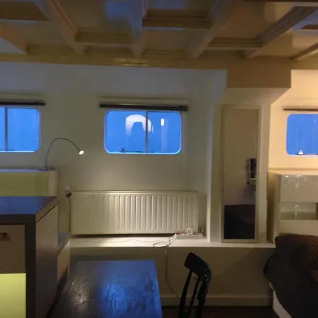 Apartman Charming On House Boat *