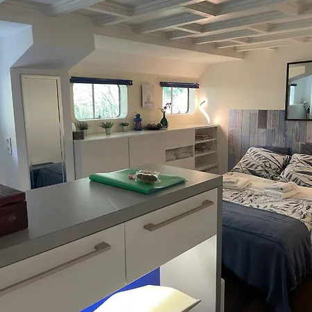 Charming On House Boat Neuilly-sur-Seine
