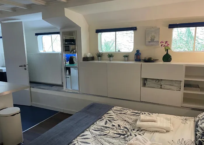 Charming On House Boat Neuilly-sur-Seine