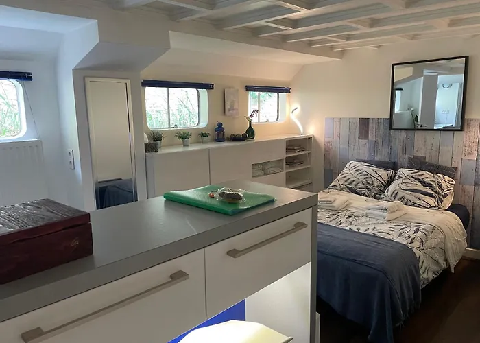 Charming On House Boat Neuilly-sur-Seine